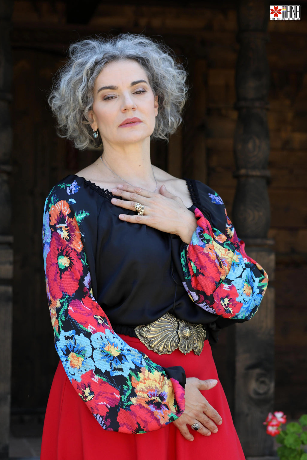 Bluza Ie Stilizata De Oras Cu Motive Florale Romanesti
