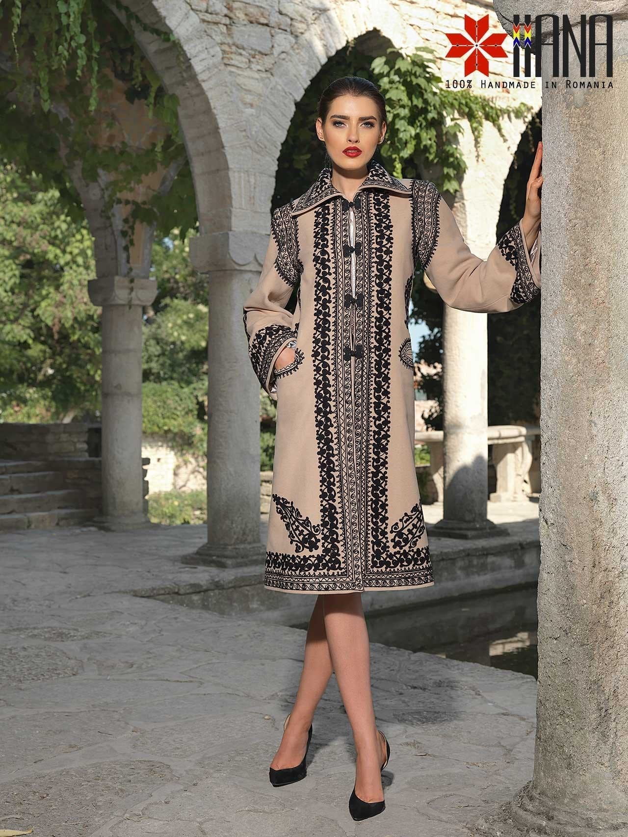 Suman Regina Maria Autentic Romanesc din Stofa de Lana si Casmir Brodat Manual