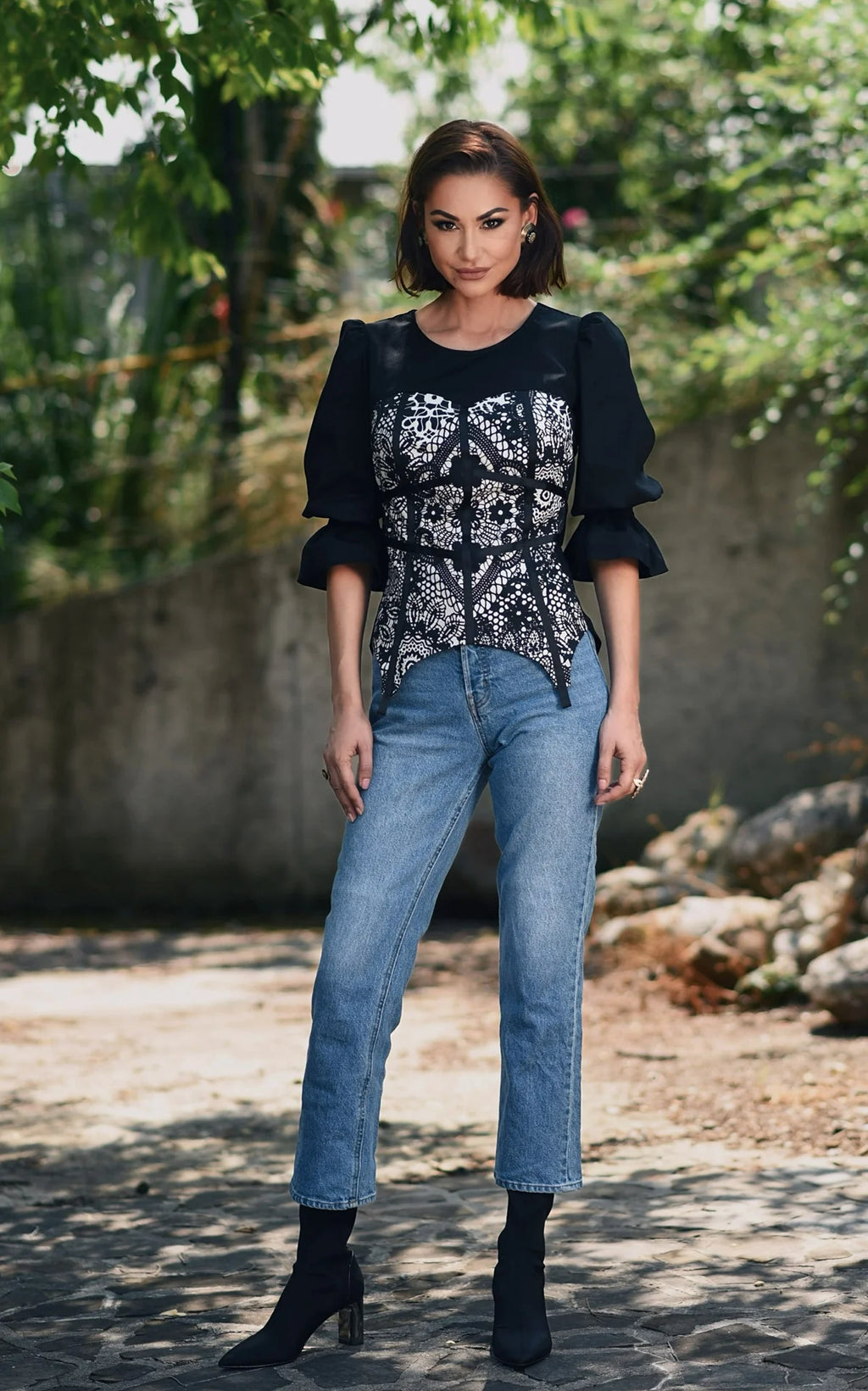 Bluza Neagra cu Corset Laseta