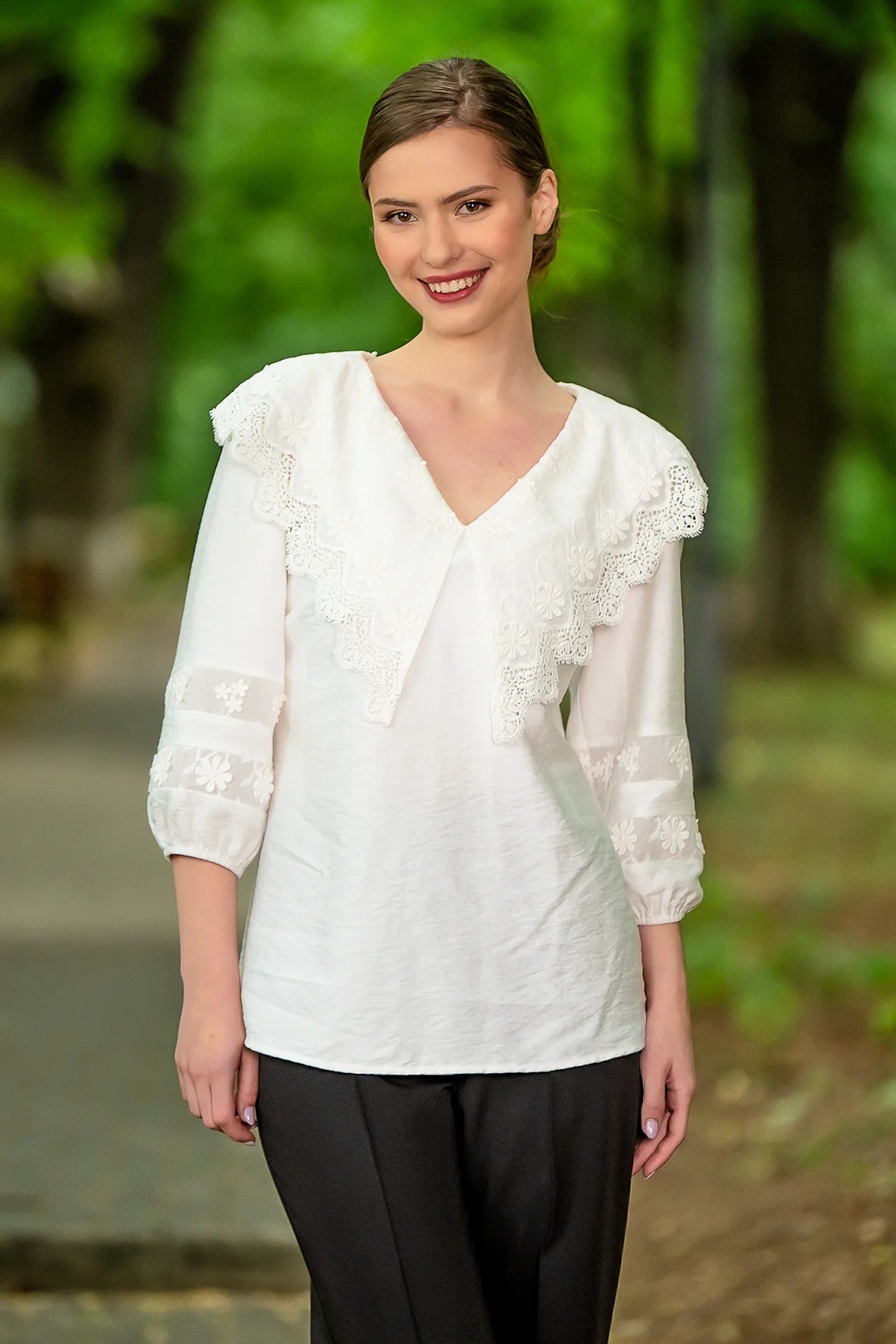 Bluza Alba Cu Guler Din Broderie Tridimensionala