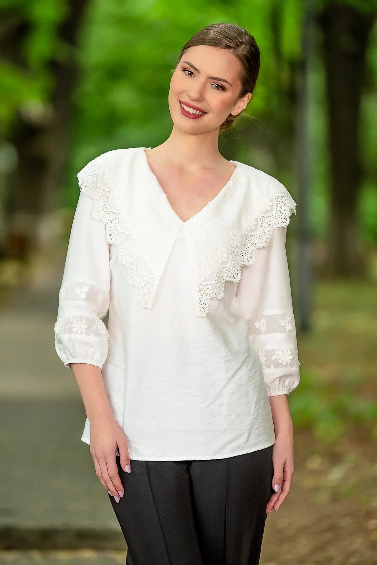 Bluza Alba Cu Guler Din Broderie Tridimensionala