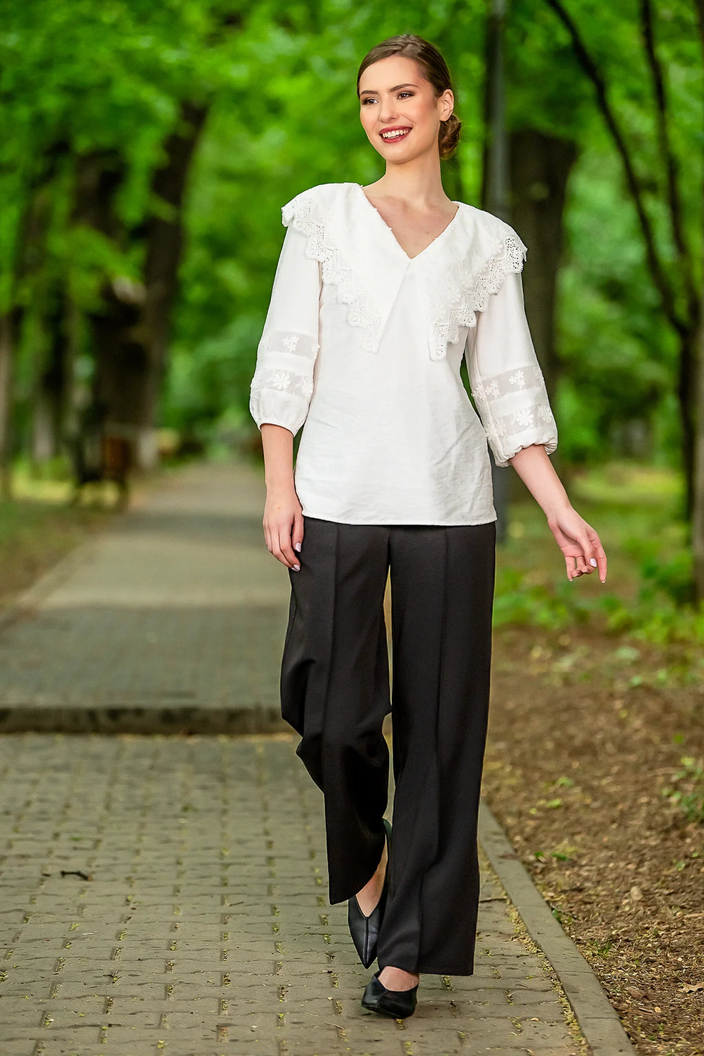 Bluza Alba Cu Guler Din Broderie Tridimensionala