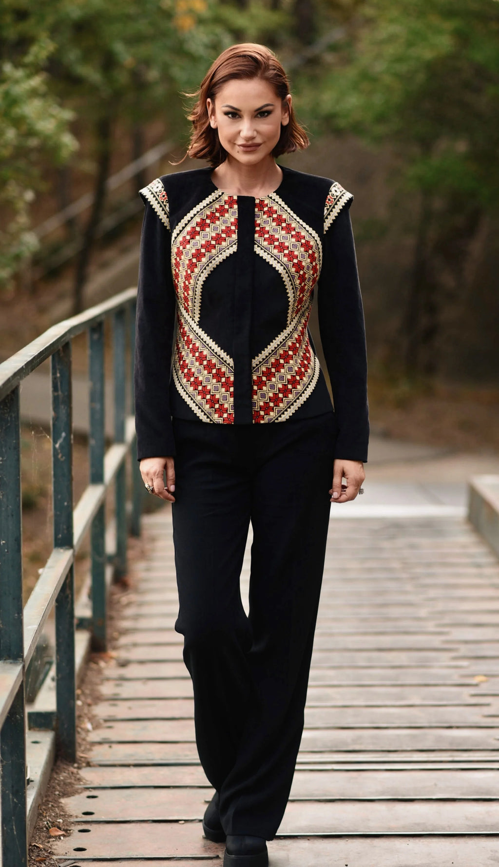 Sacou Din Catifea Cu Broderie Romaneasca Arhaica