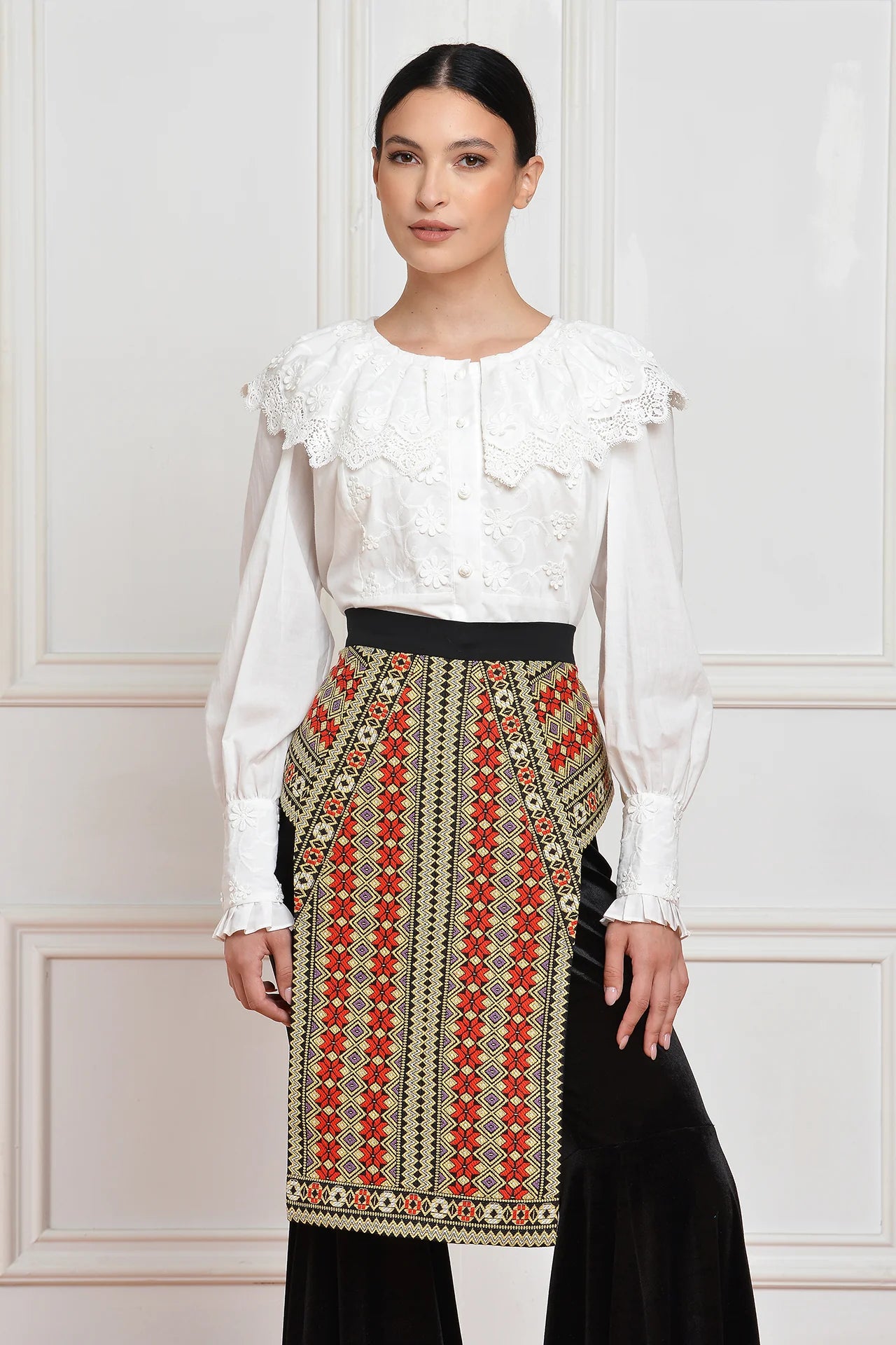 Camasa alba cu guler si broderie tridimensionala