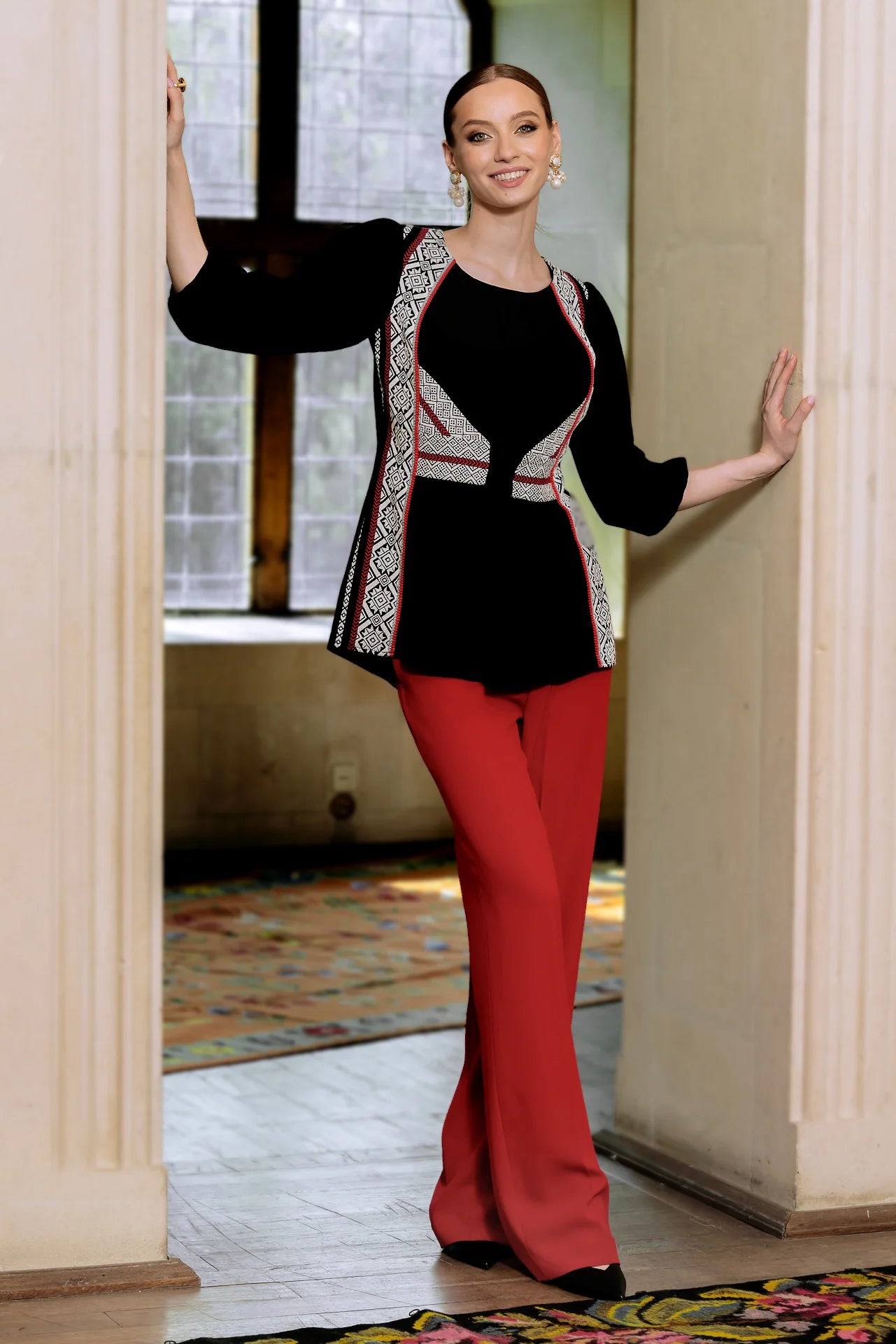 Bluza neagra cu pieptar tesut alba