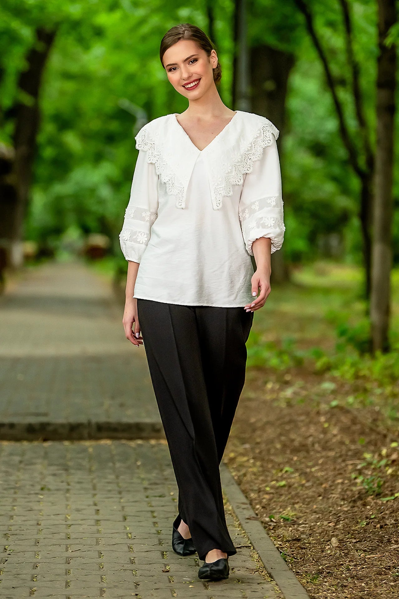 Bluza Alba Cu Guler Din Broderie Tridimensionala