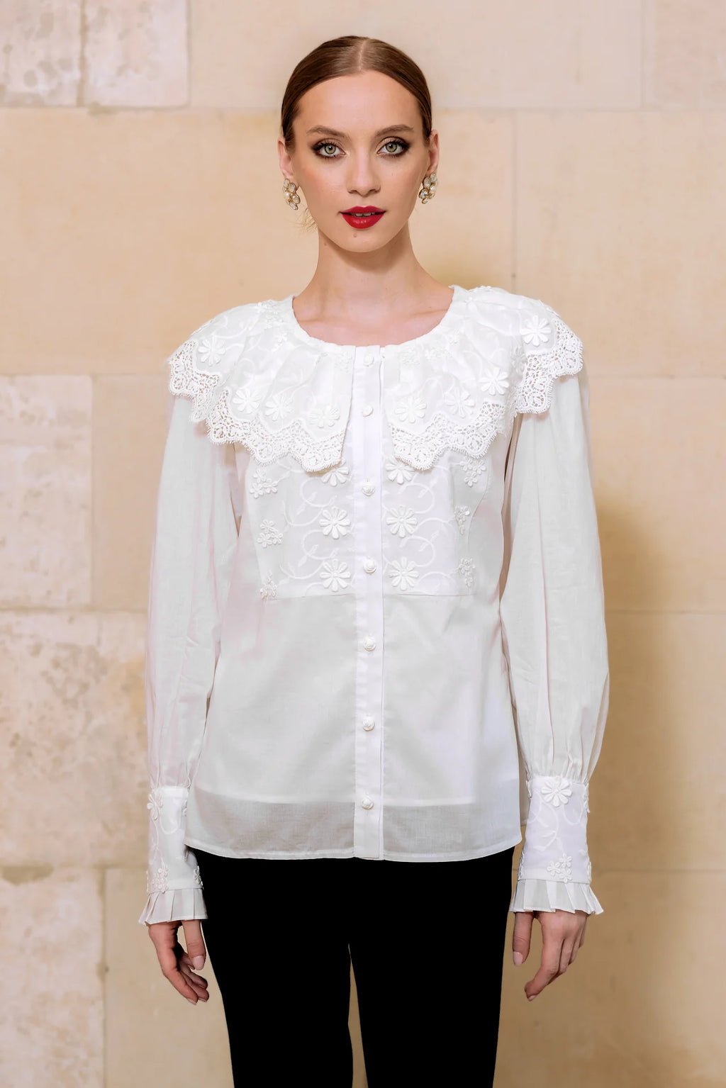 Camasa alba cu guler si broderie tridimensionala