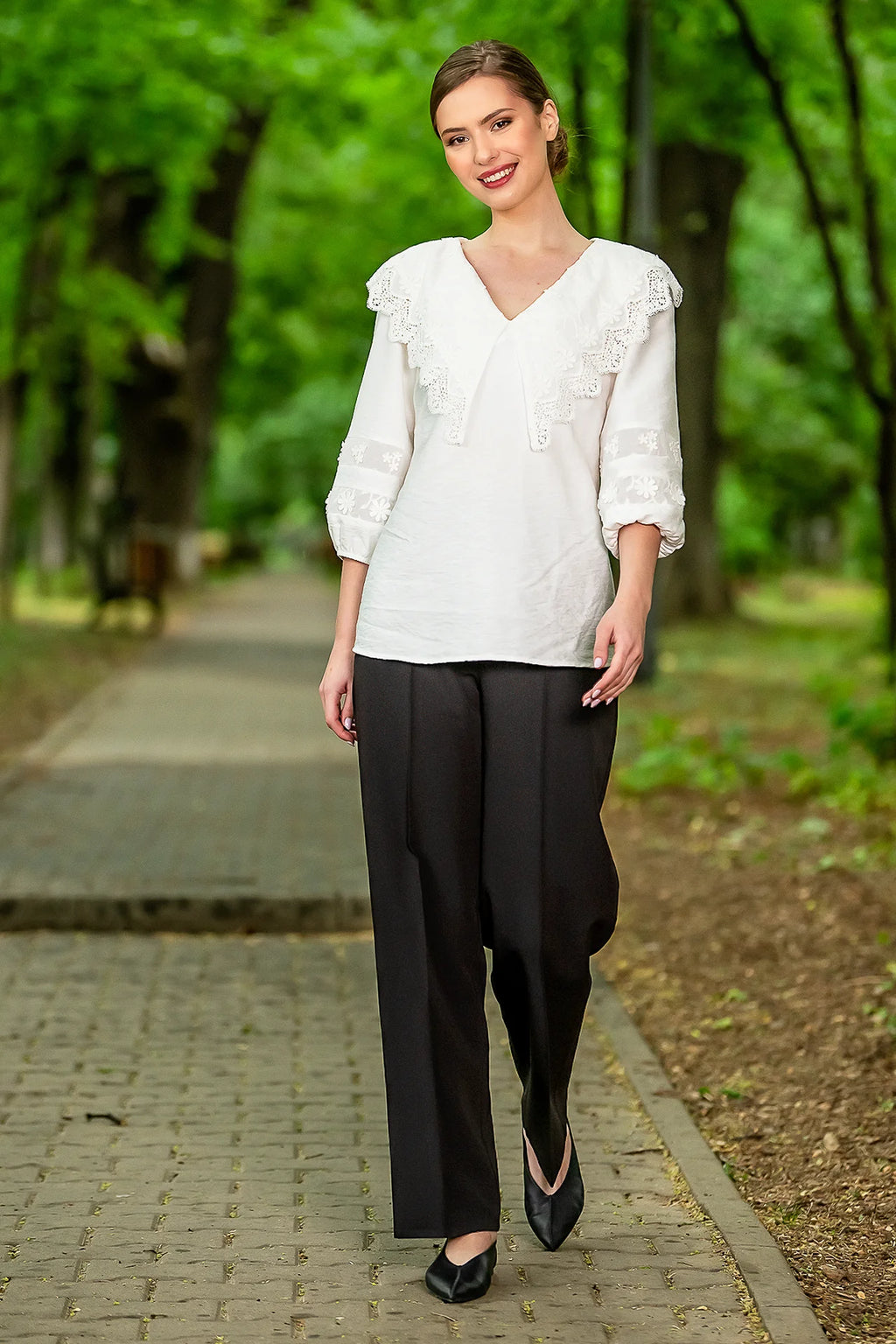 Bluza Alba Cu Guler Din Broderie Tridimensionala