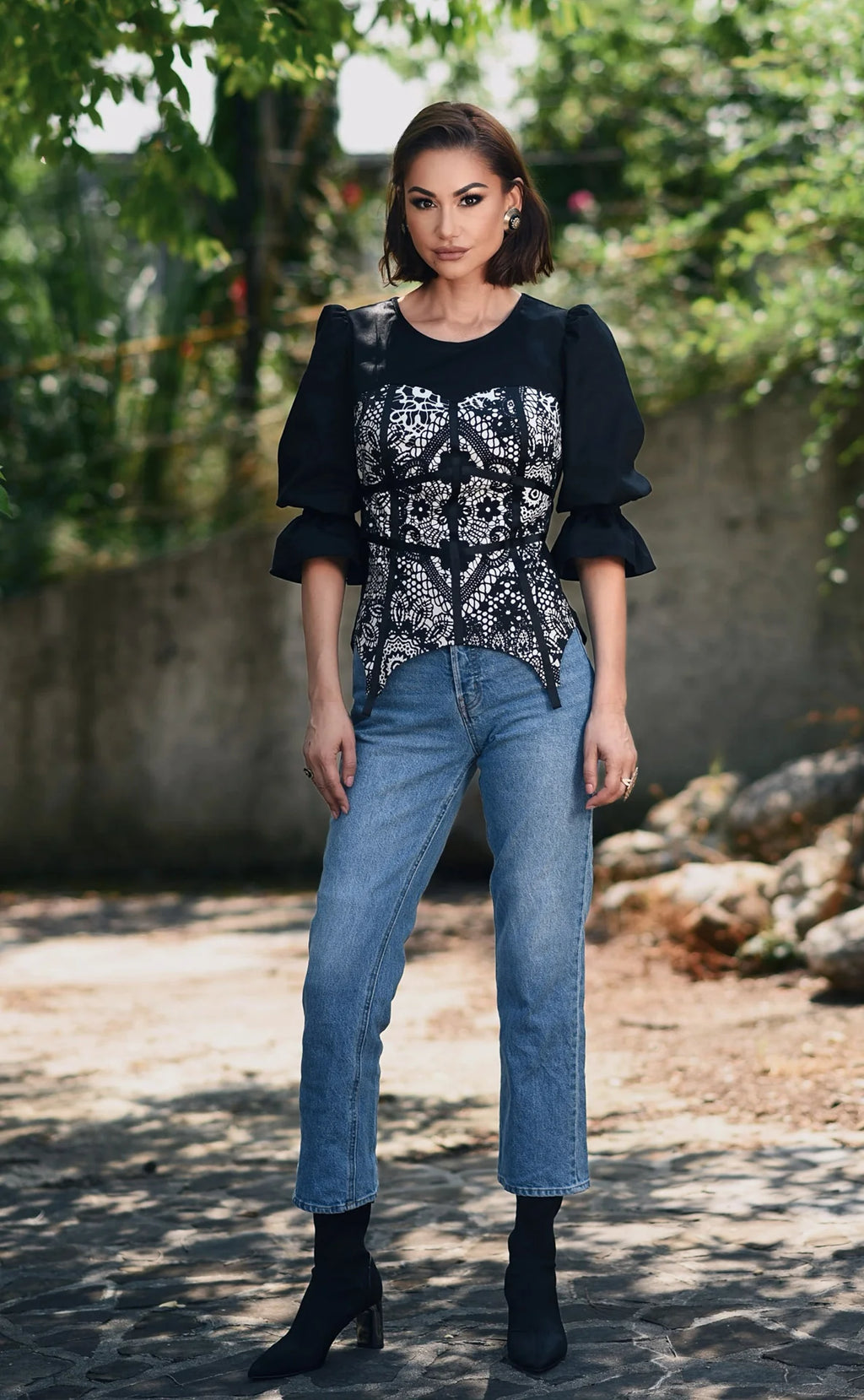 Bluza Neagra cu Corset Laseta