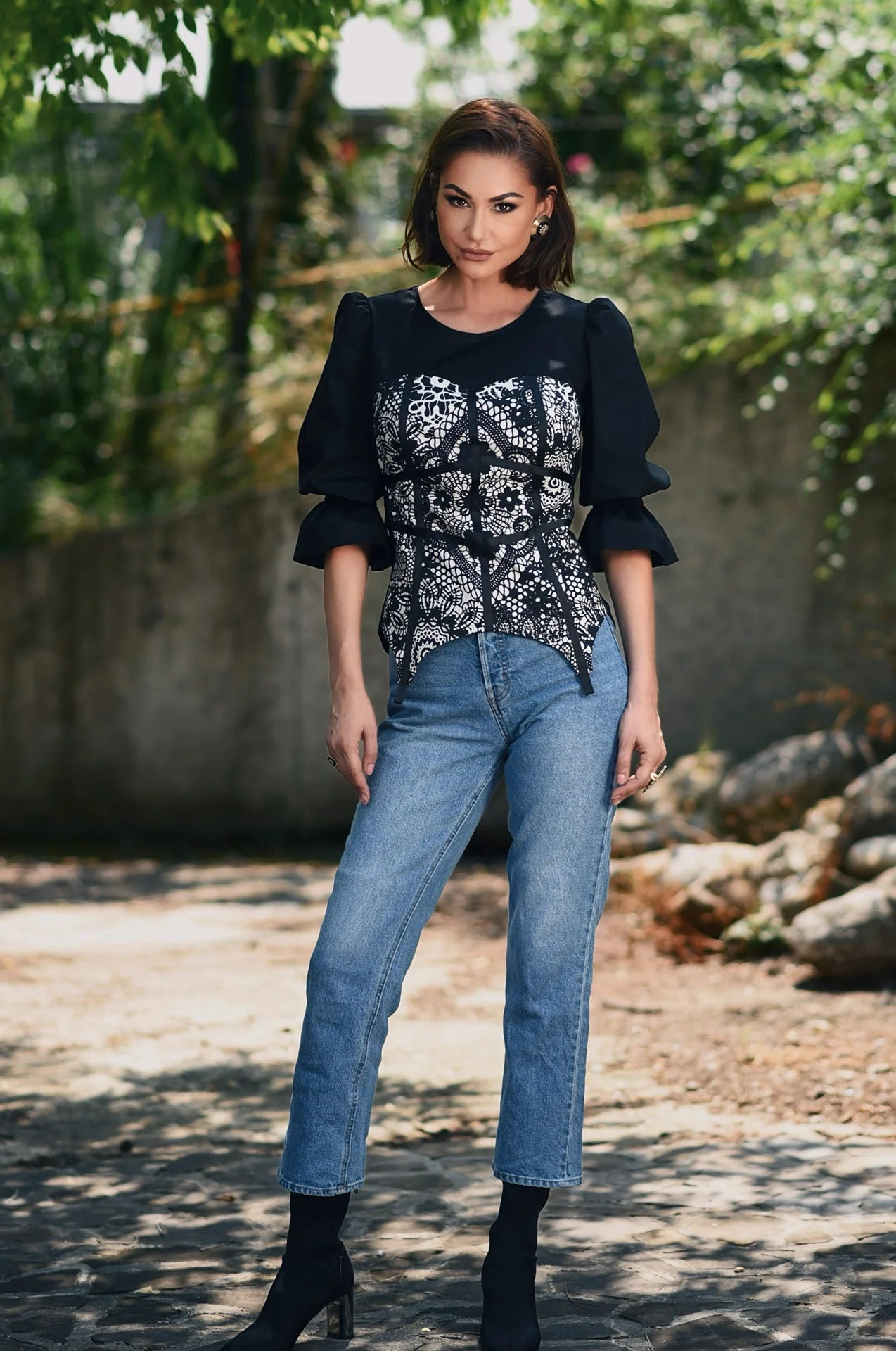Bluza Neagra cu Corset Laseta