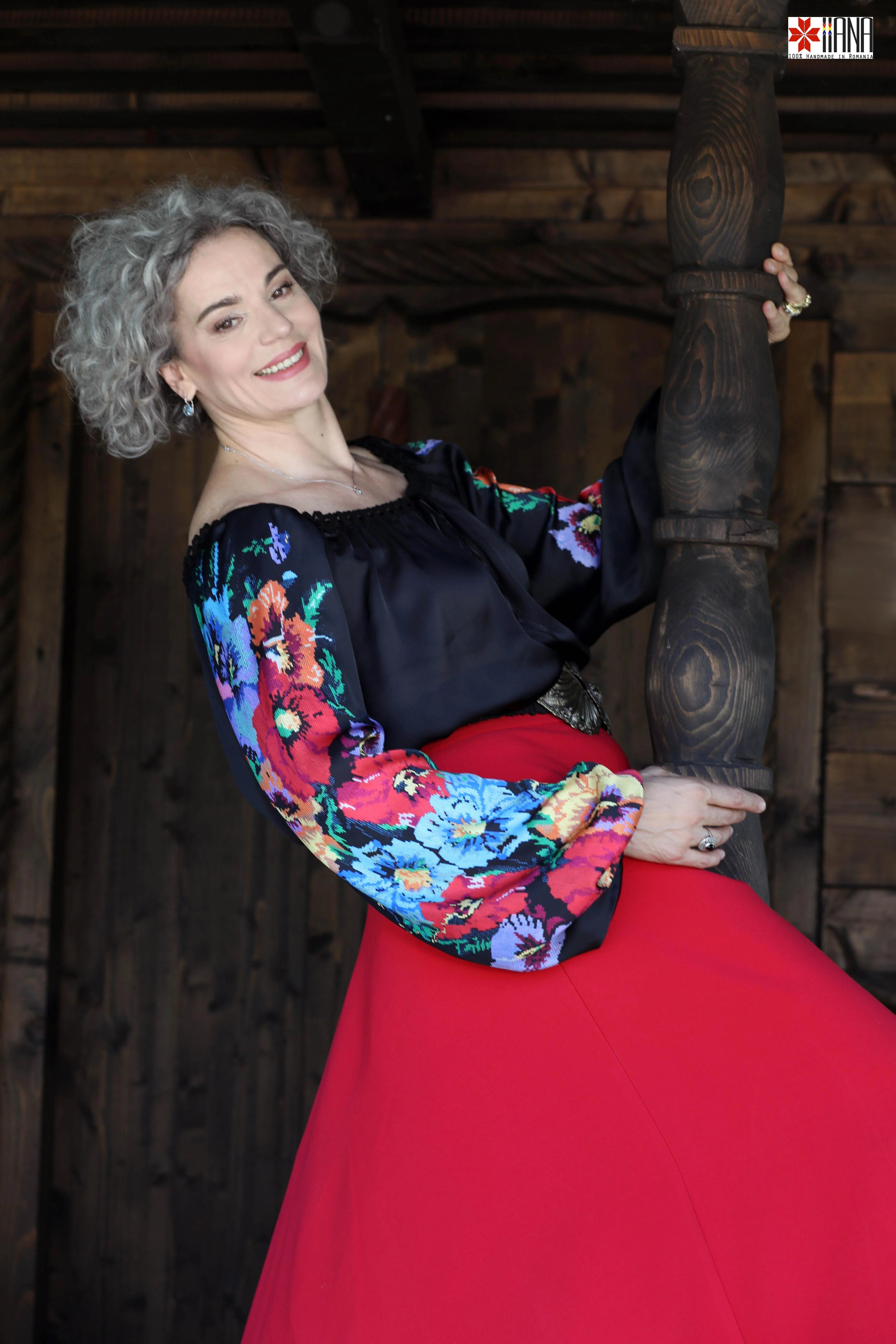 Bluza Ie Stilizata De Oras Cu Motive Florale Romanesti