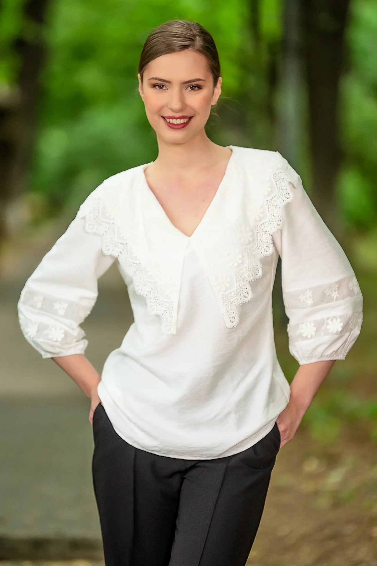 Bluza Alba Cu Guler Din Broderie Tridimensionala