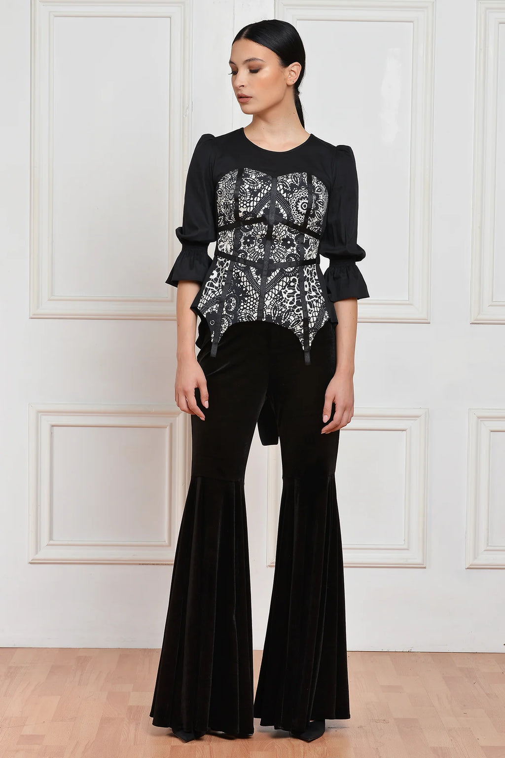 Bluza Neagra cu Corset Laseta