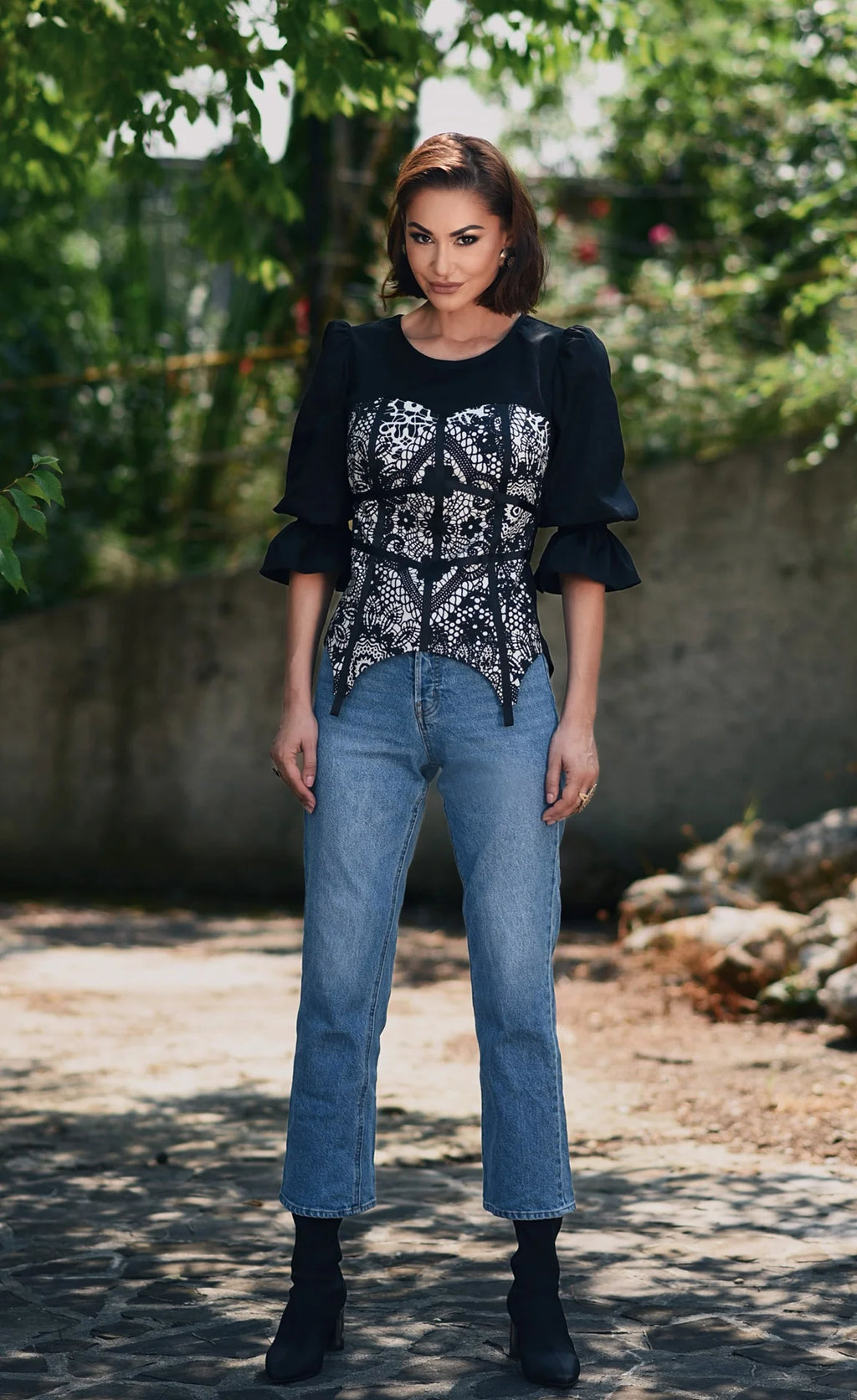 Bluza Neagra cu Corset Laseta