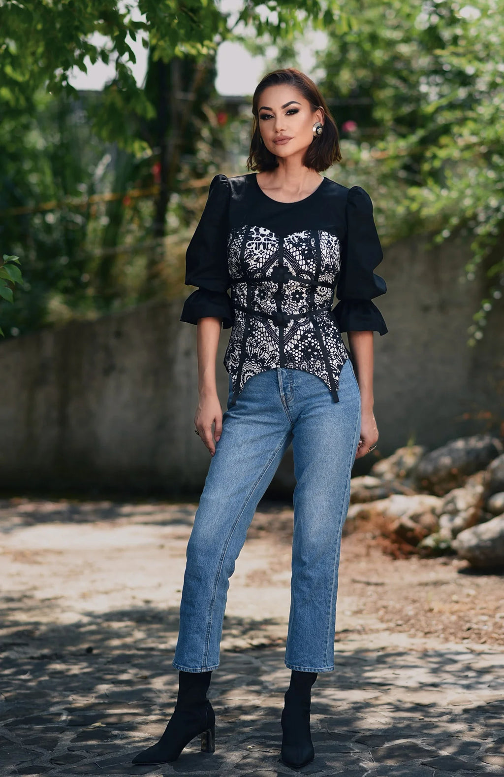 Bluza Neagra cu Corset Laseta