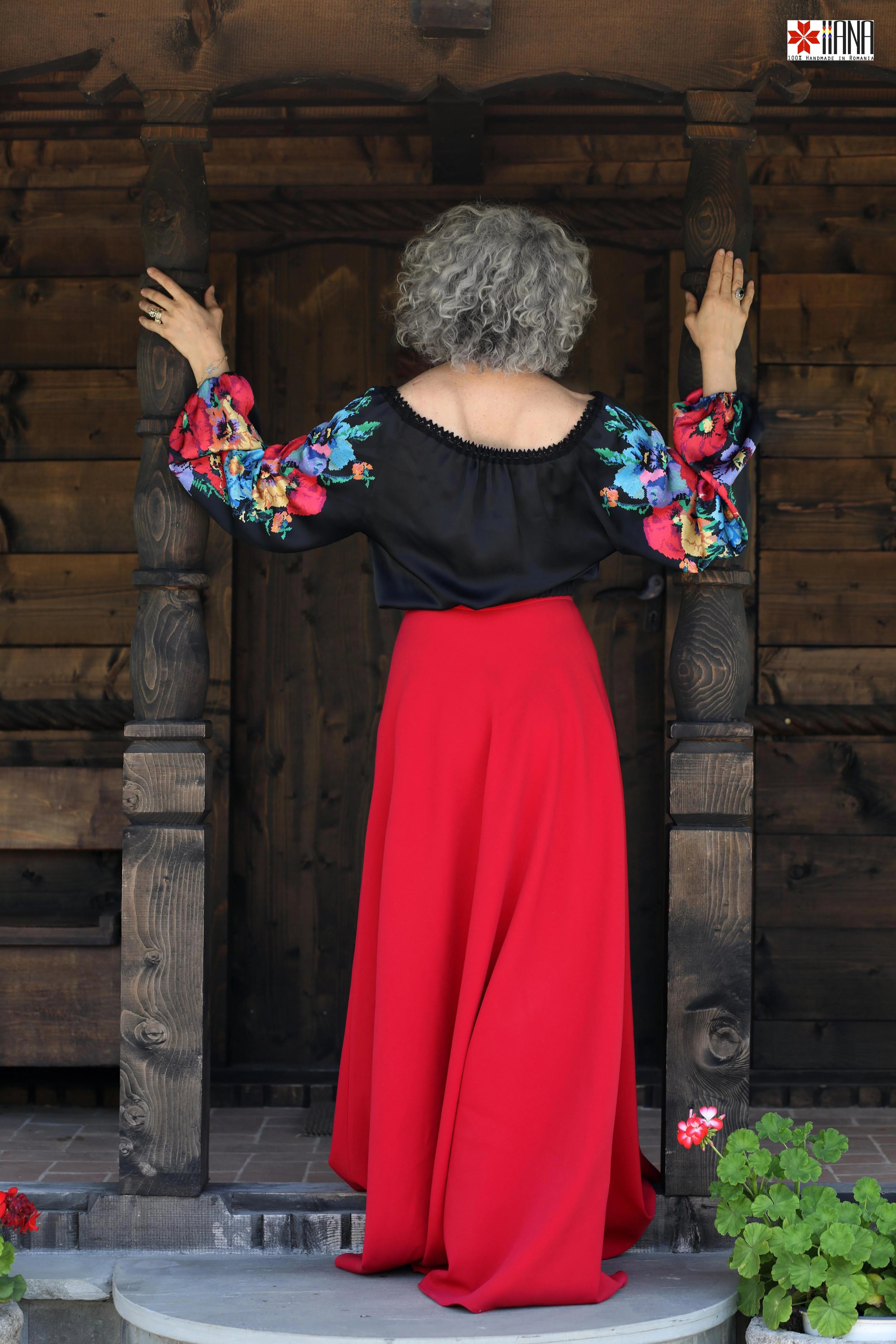 Bluza Ie Stilizata De Oras Cu Motive Florale Romanesti