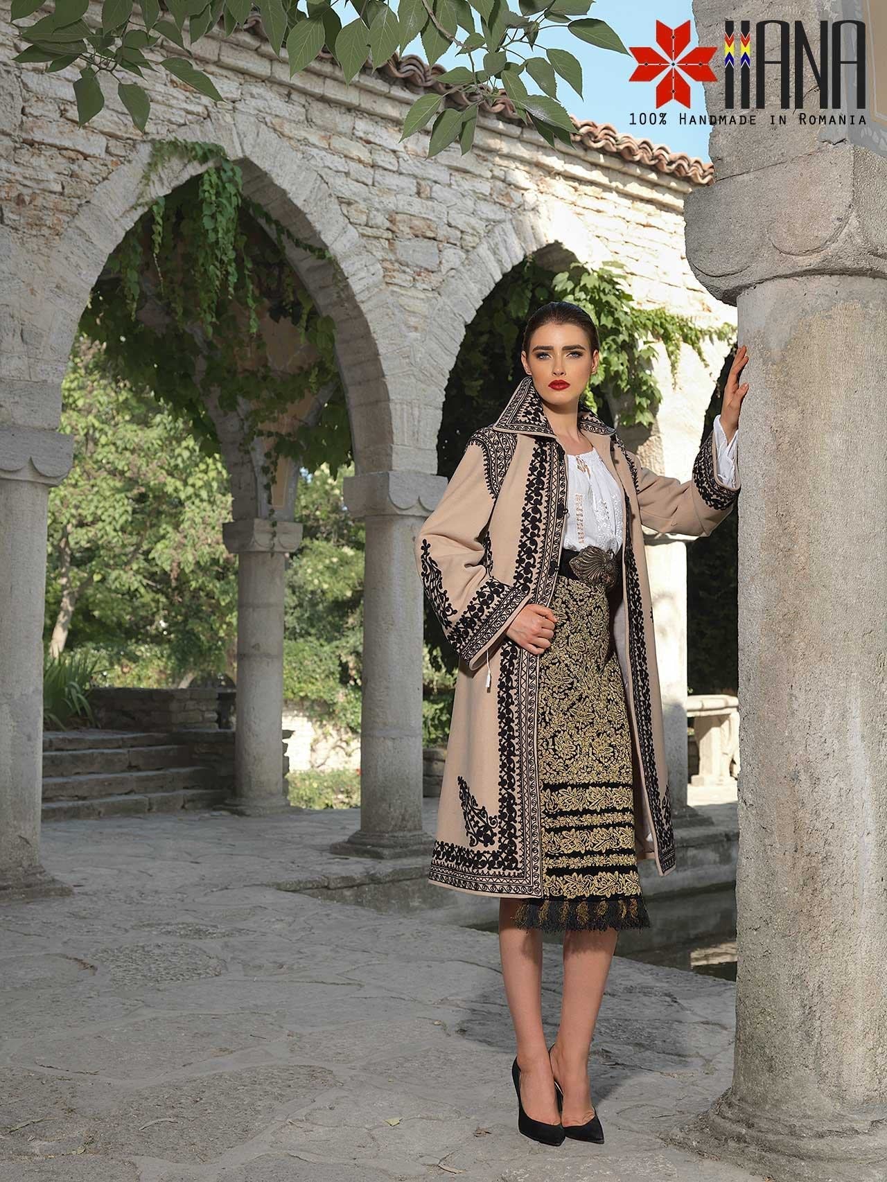 Suman Regina Maria Autentic Romanesc din Stofa de Lana si Casmir Brodat Manual