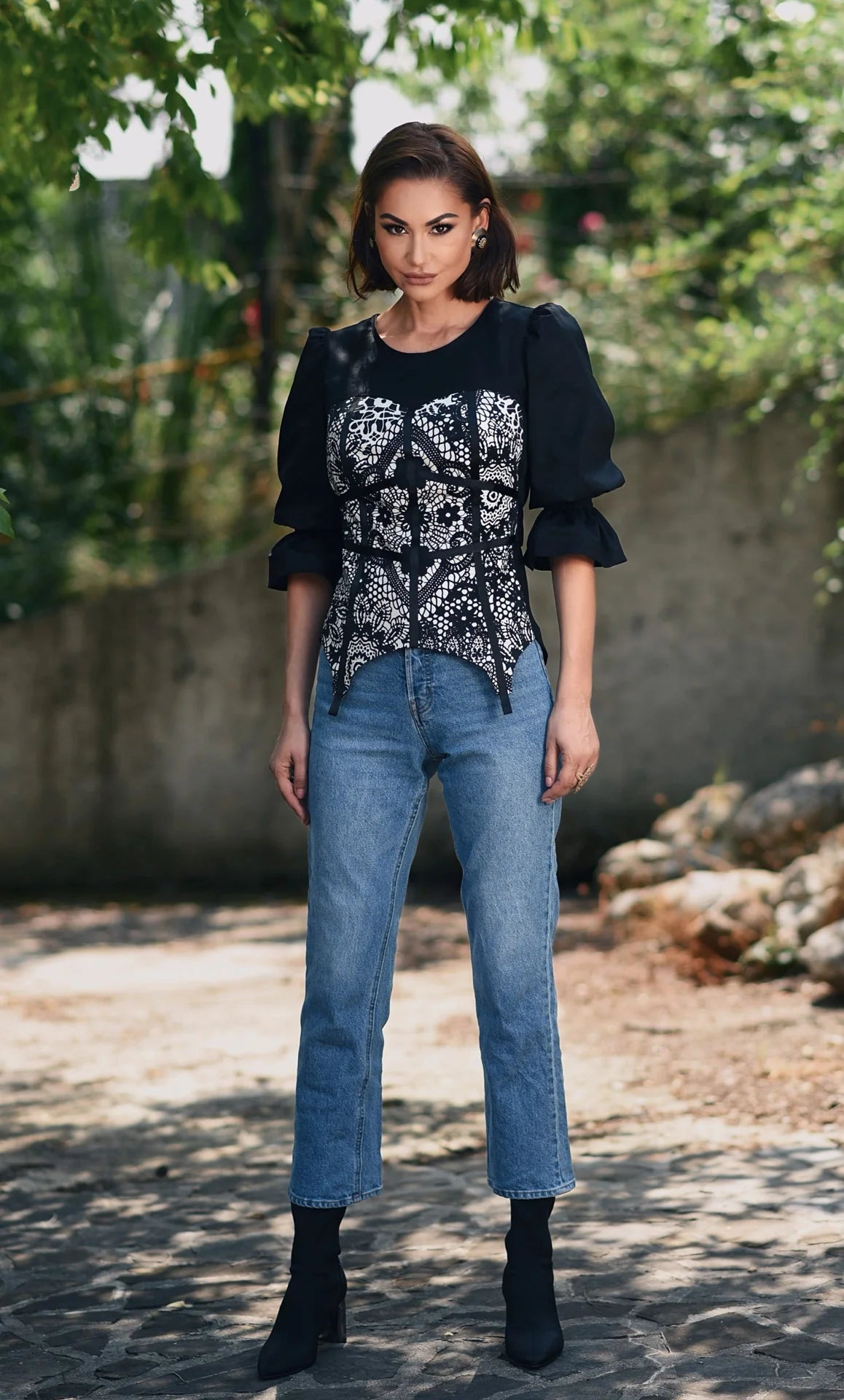 Bluza Neagra cu Corset Laseta