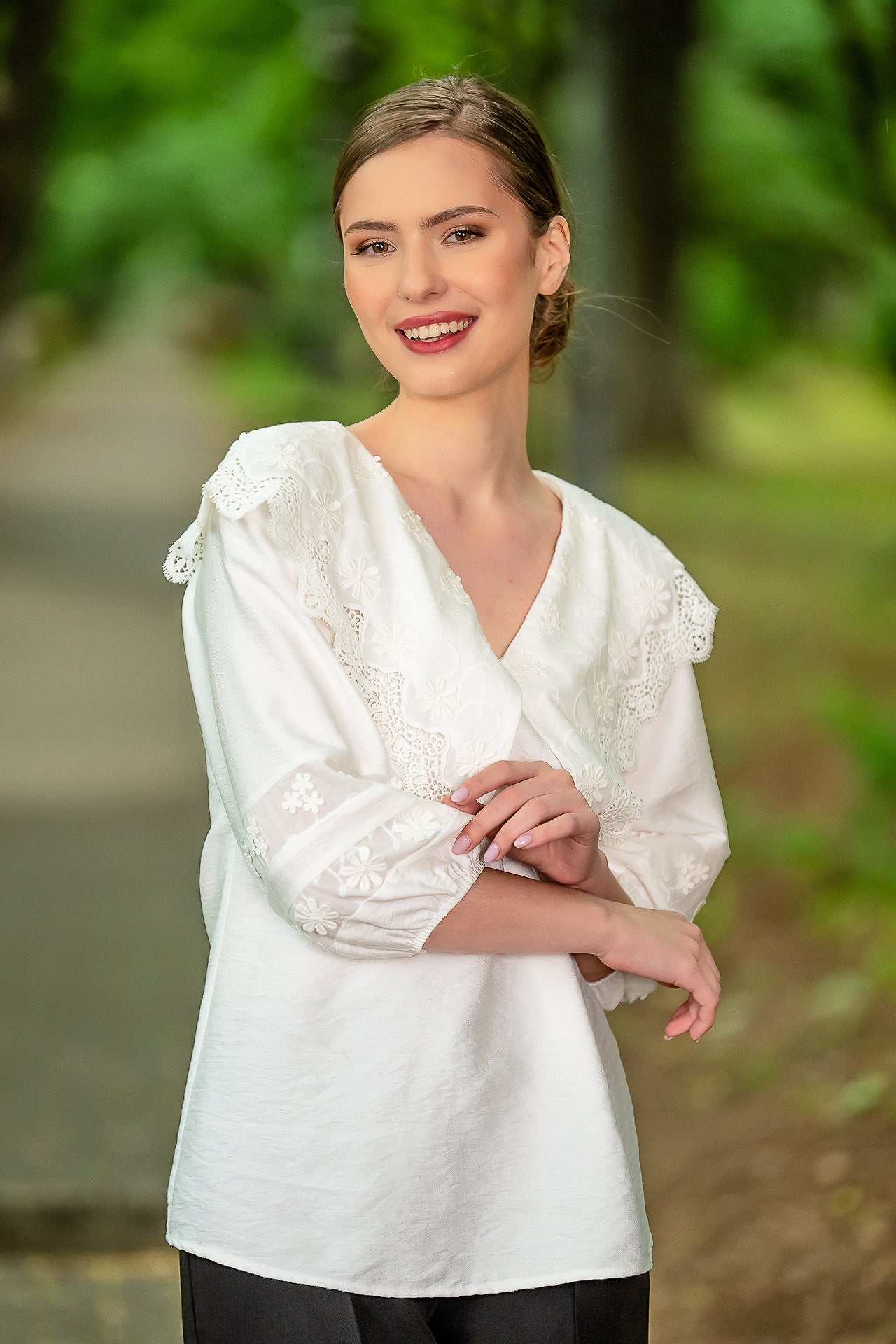 Bluza Alba Cu Guler Din Broderie Tridimensionala