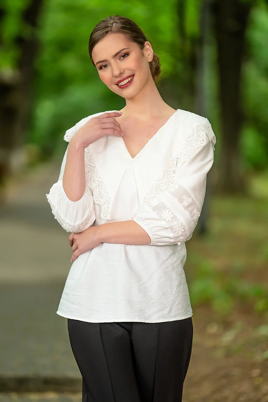 Bluza Alba Cu Guler Din Broderie Tridimensionala