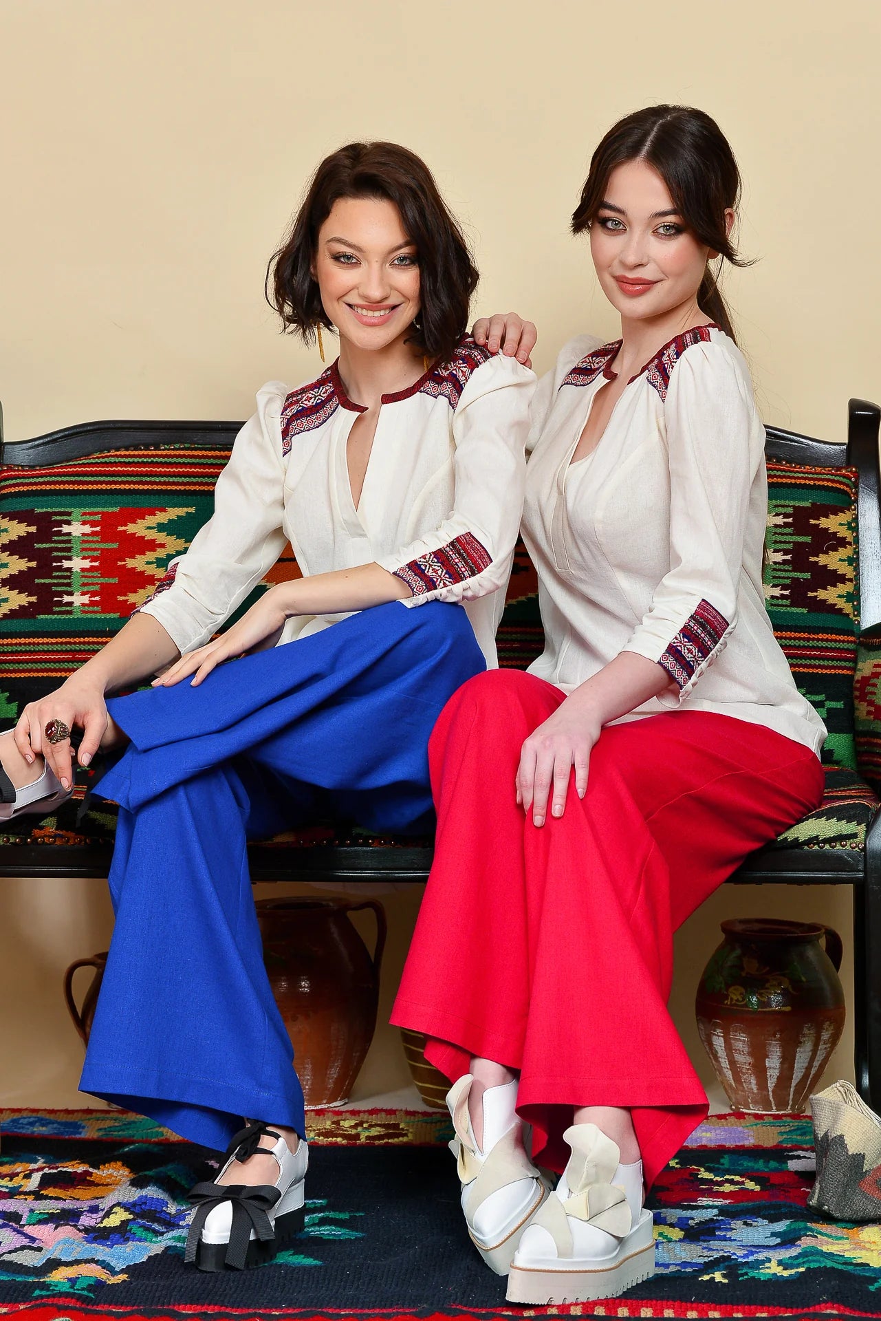 Pantaloni Evazati din In Albastru Royal