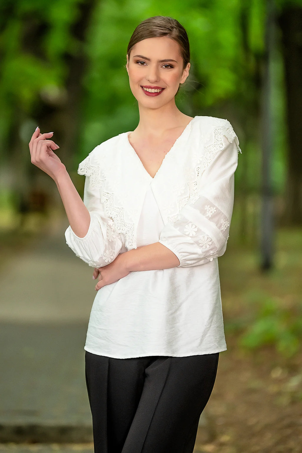 Bluza Alba Cu Guler Din Broderie Tridimensionala