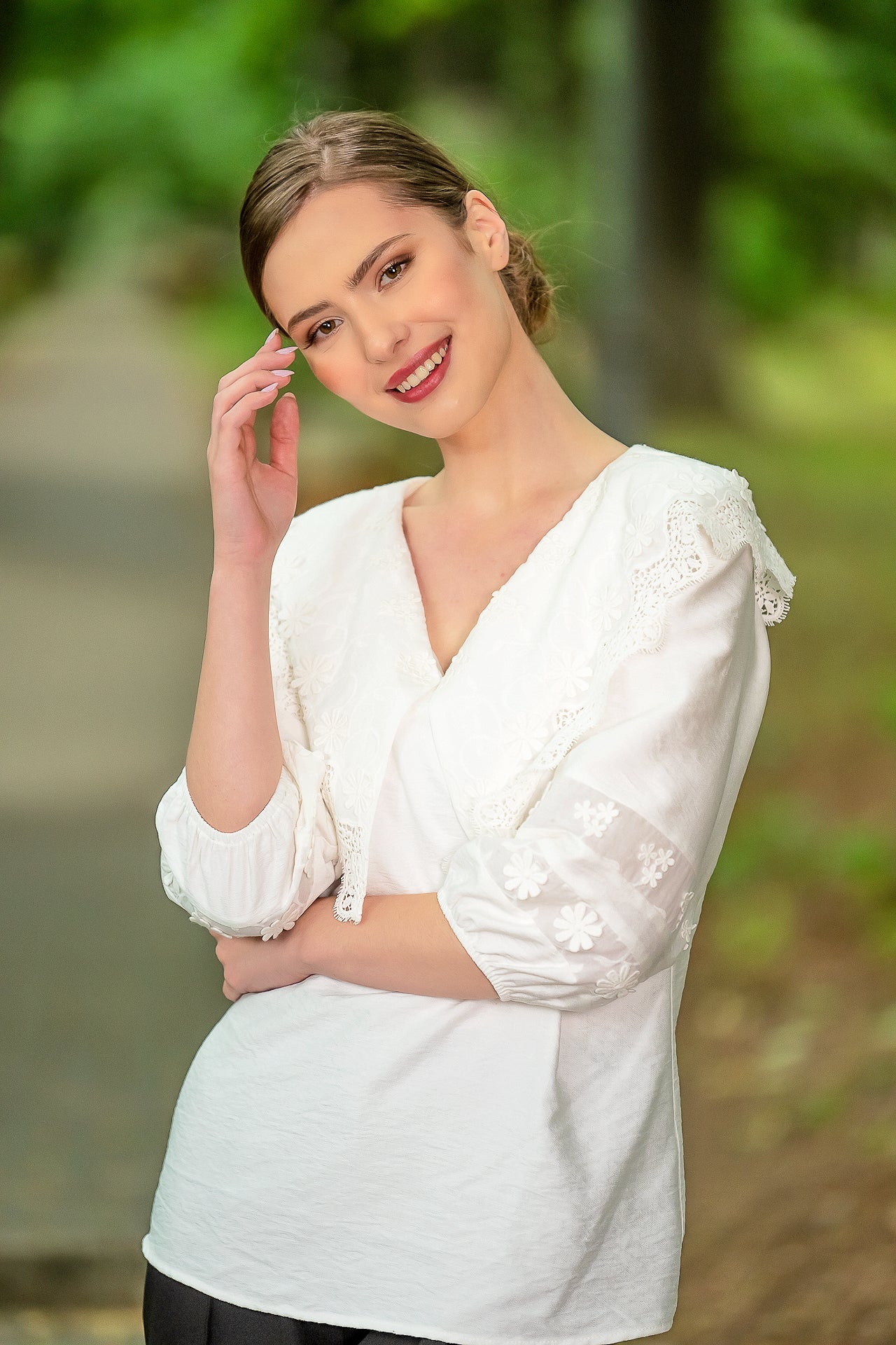 Bluza Alba Cu Guler Din Broderie Tridimensionala