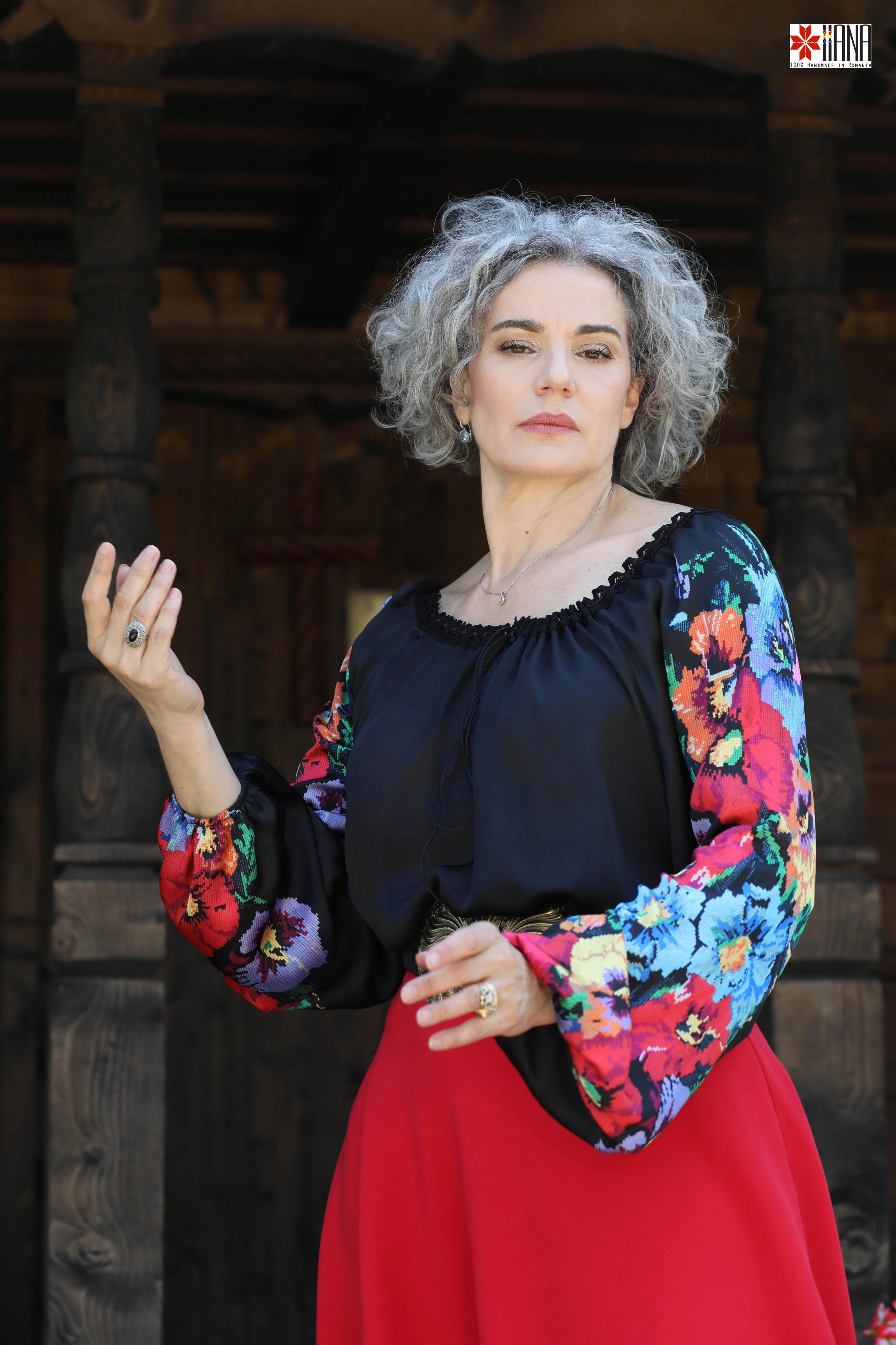 Bluza Ie Stilizata De Oras Cu Motive Florale Romanesti