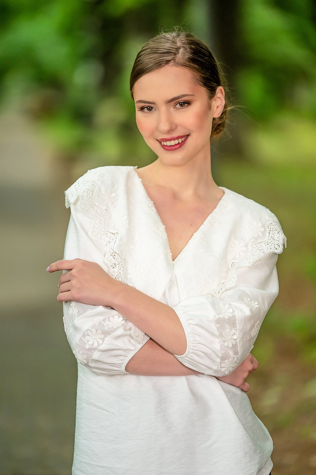 Bluza Alba Cu Guler Din Broderie Tridimensionala