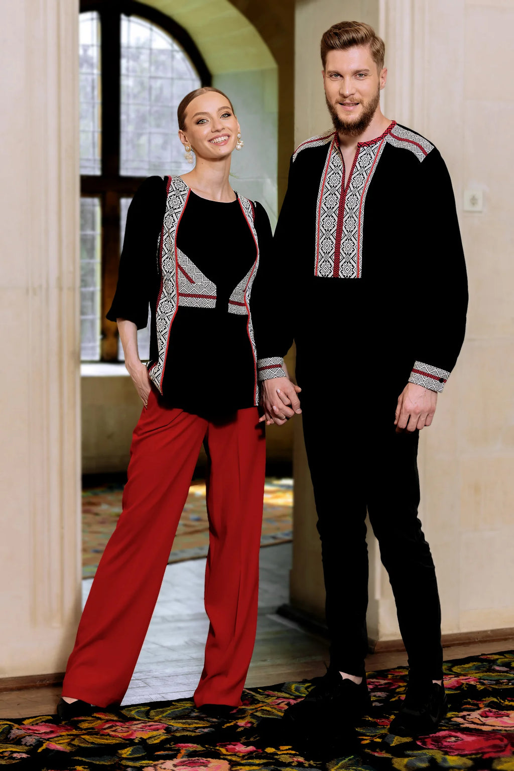 Bluza neagra cu pieptar tesut alba